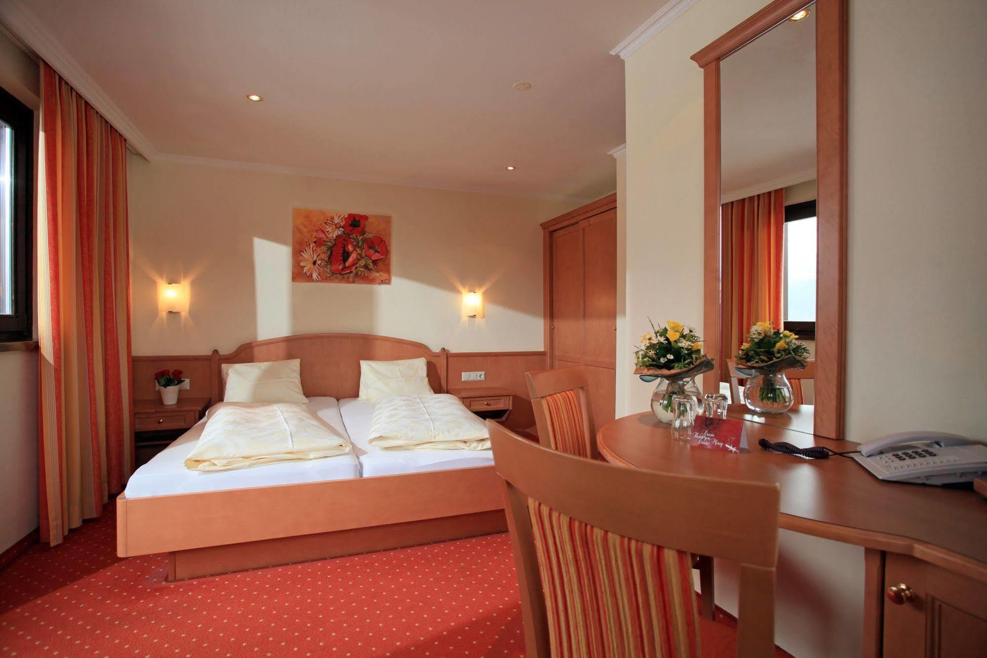 Landhotel Lechner Kirchberg in Tirol Bagian luar foto