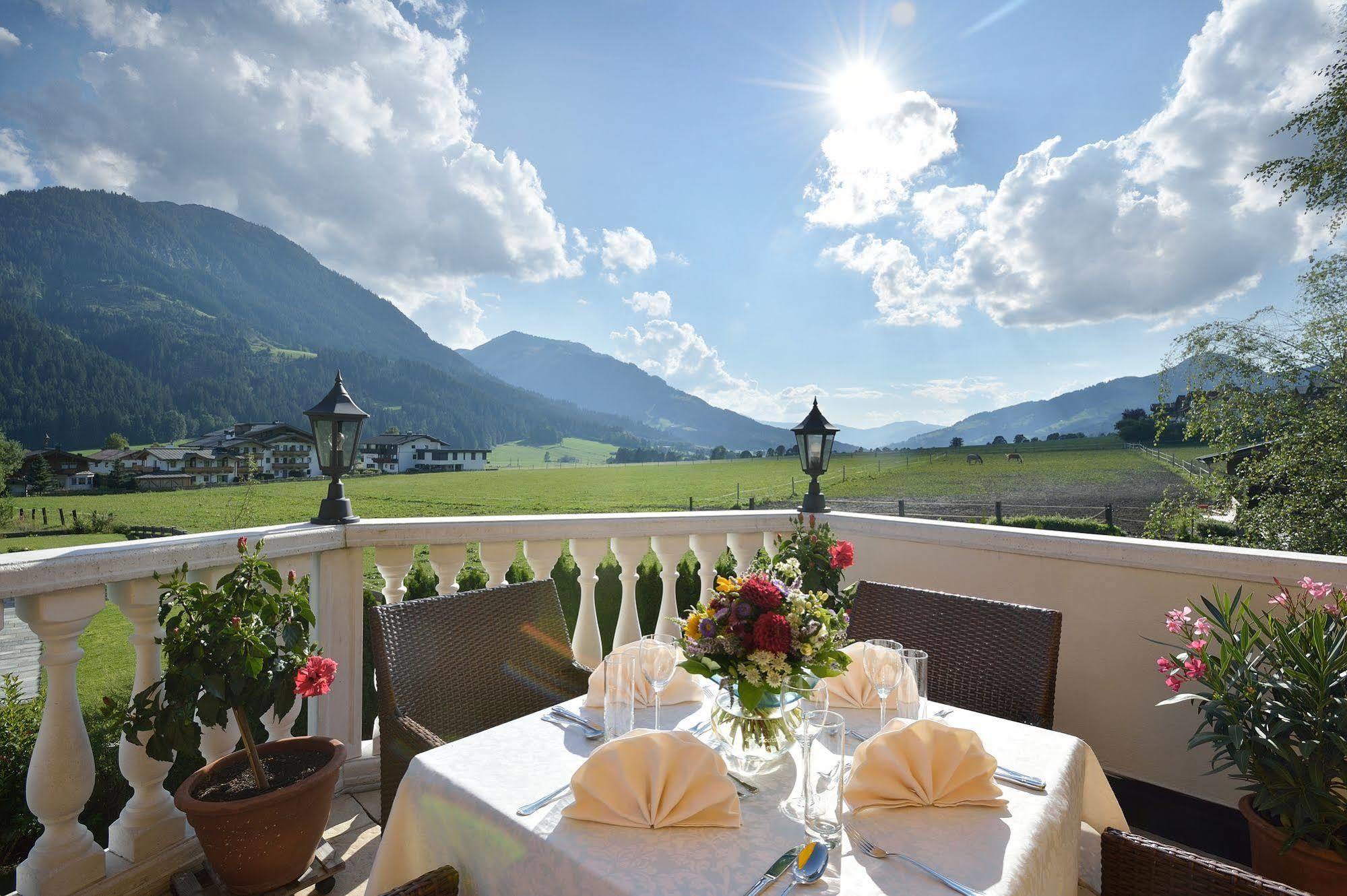Landhotel Lechner Kirchberg in Tirol Bagian luar foto